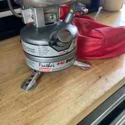 Coleman   Feather 442 Gas Stove 