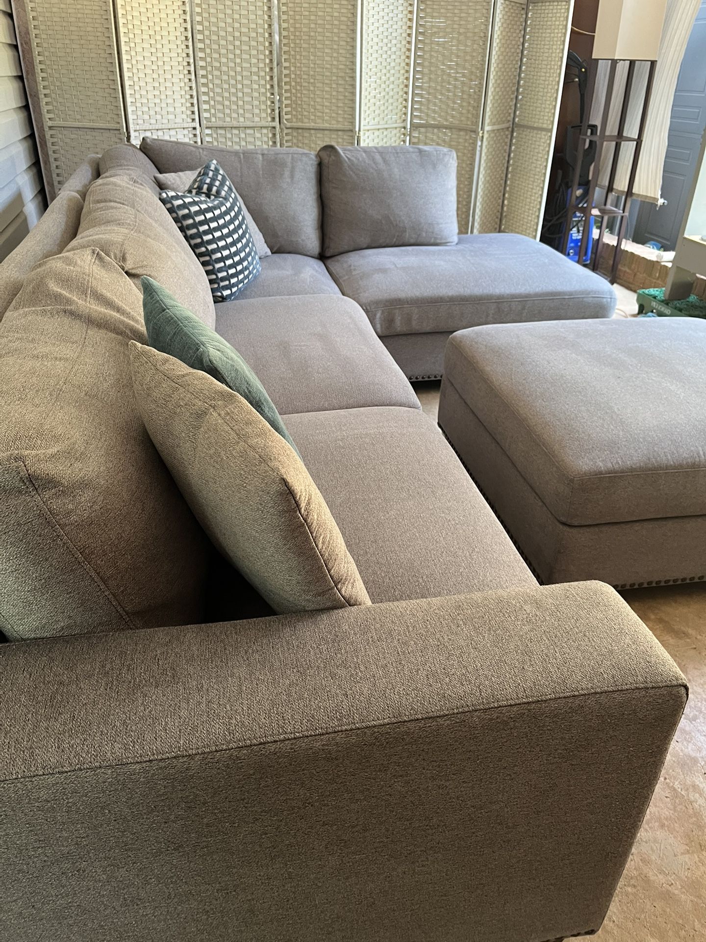 Thomasville  Sectional (can Deliver)