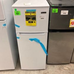 Magic Chef 4.5 Cu Mini Fridge HMDR450WE HE 8K