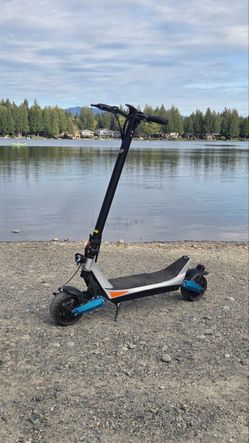 Varla Pegasus, 28mph / 28mi Range, Dual Motor, Electric Scooter, Price neg