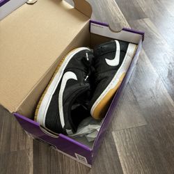 Nike SB Dunk Low Black Gum