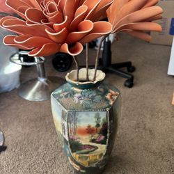 Beautiful antique Looking Vase And Flowers (fake)