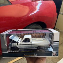 1:24 Chevrolet Cheyenne Squarebody Syndicate 1:24