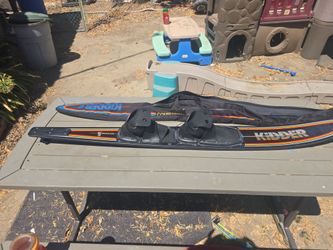 Kidder slalom water ski