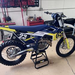Dirt Bike Husqvarna Fc450 