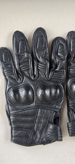 Leather motorcycle gloves