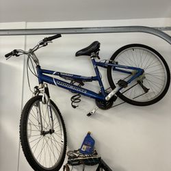 Women’s mongoose Multi speed Bike