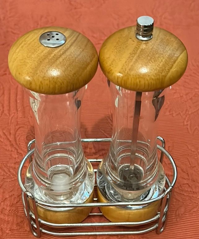 Salt Shaker & Pepper Grinder