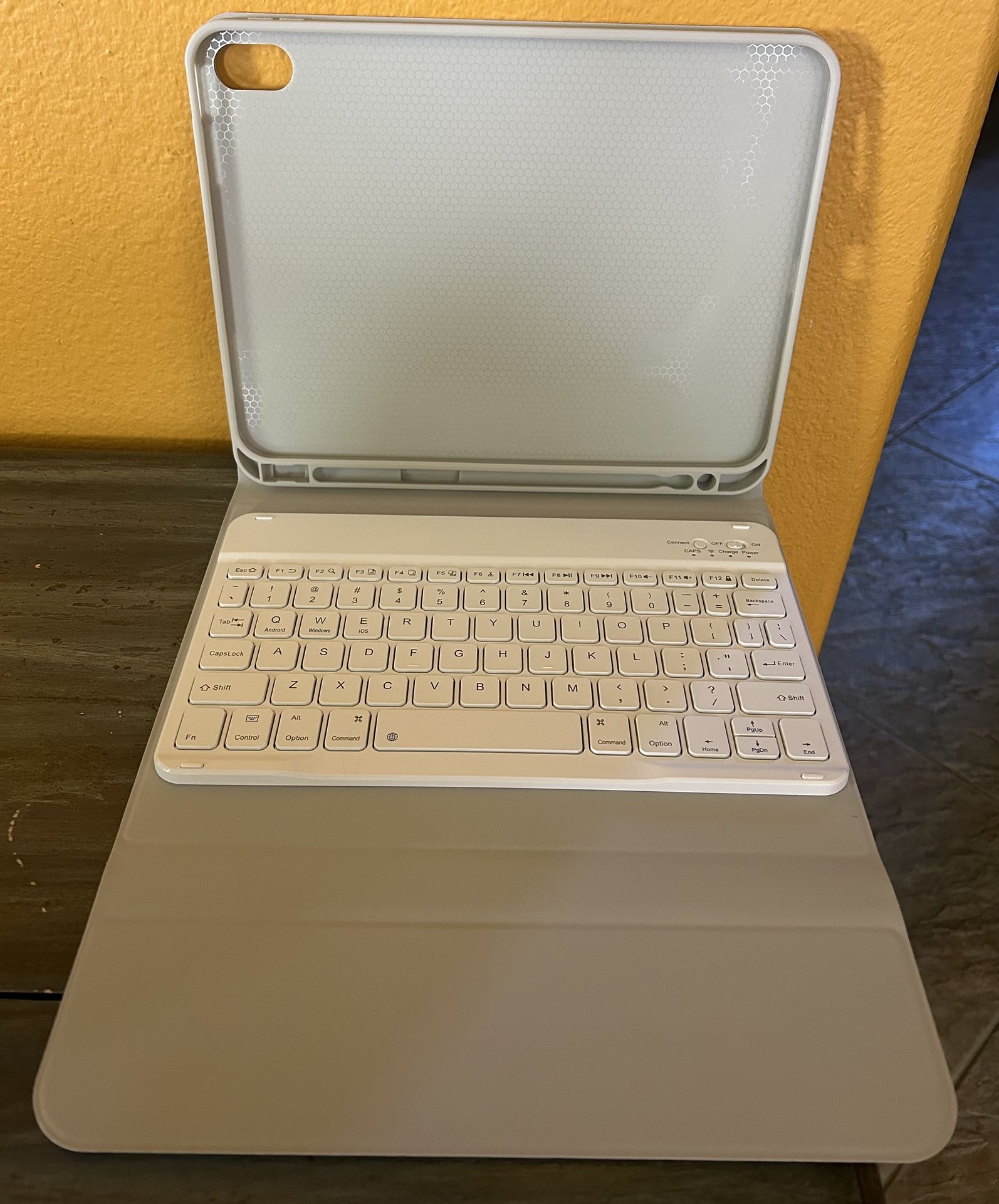 New iPad 11” iPad Keyboard Case. Grey 