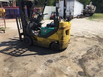 Forklift kumatsu 3000 lb triple stage Sade shift