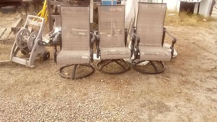 Set of 3 Outdoor Patio Swivel Chairs