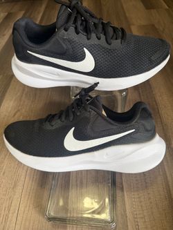 Nike Running Sneakers Black and White size 7.5