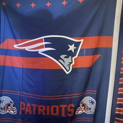 New England Patriots Bed Spread (1 Throw Black & 2 Pillow Cases) Fits Queen/Full