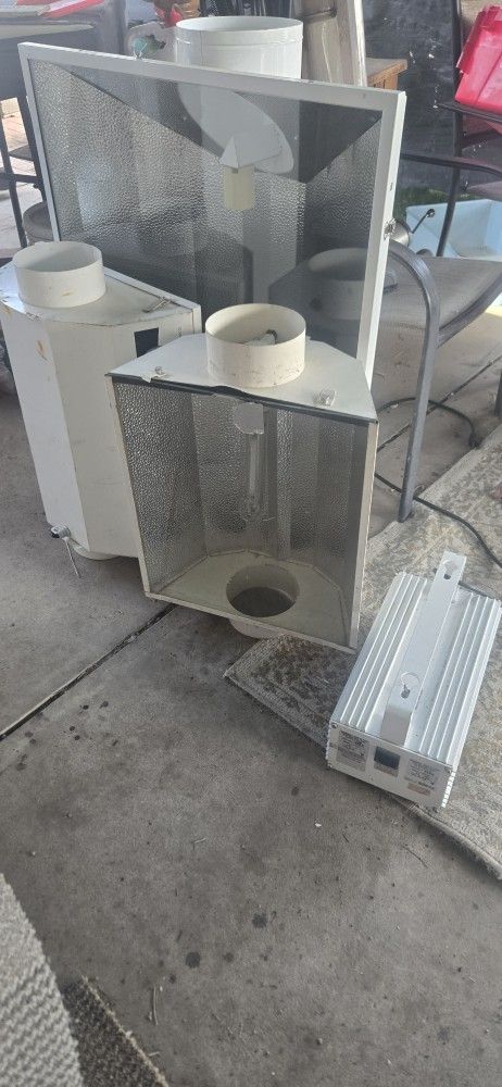 3 Grow Lights And Balast $200