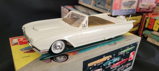 Collectible 1961 Ford Thunderbird Convertible Model Car