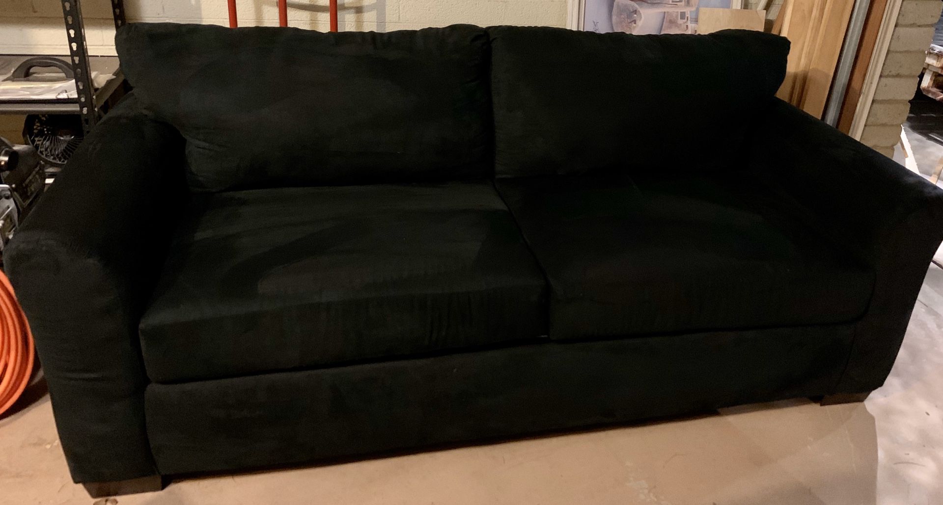 Like New Microfiber Sleeper Sofa/Sofa Bed/Pull-Out Couch - Black