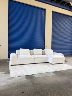 White Modular Sectional Sofa with Chaise