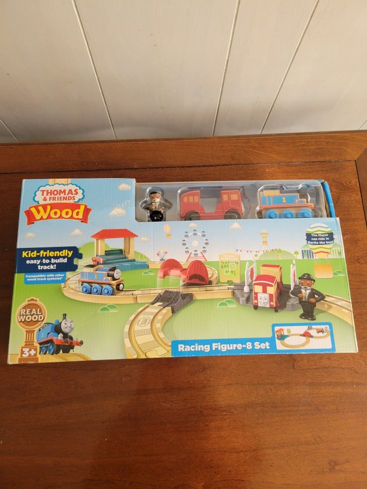 THOMAS & FRIENDS WOOD FIGURE-8 SET