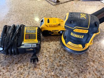 Dewalt Orbital Sander With Battery and Charger