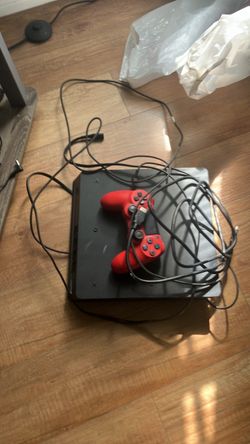 PlayStation 4 with one controller and HDMI