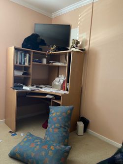 Corner desk
