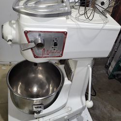 30 + Qt.  3 speed Floor Mixer used  includes removeable wooden floor stand with wheels -for $600