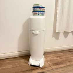 Diaper genie white with 2 refills