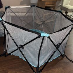 Regalo Indoor/outdoor pack and play 