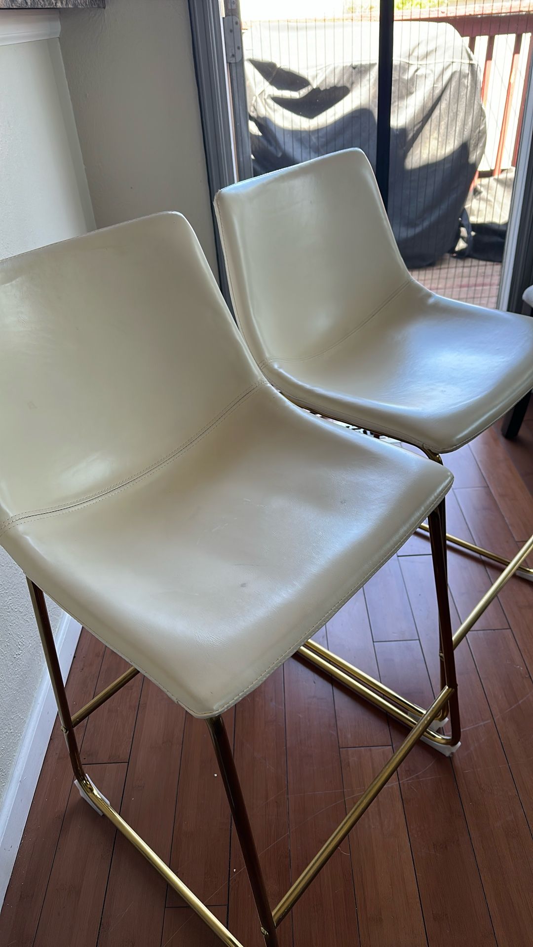 2 / Bar Stool