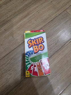 Mattel Skip-Bo Strategy Card Game, 2-6 Players, Ages 8+ Teens & Adults