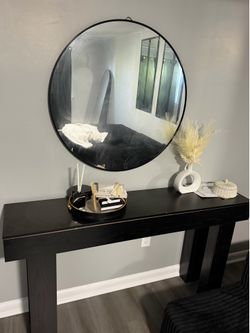 Table with mirror