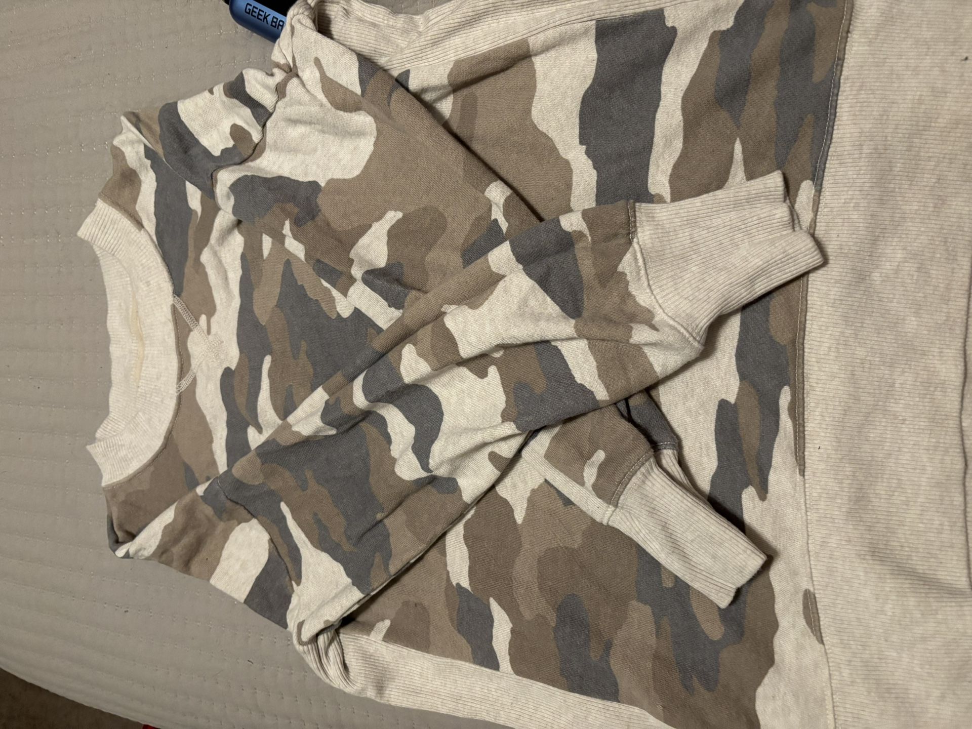 sweatshirt 