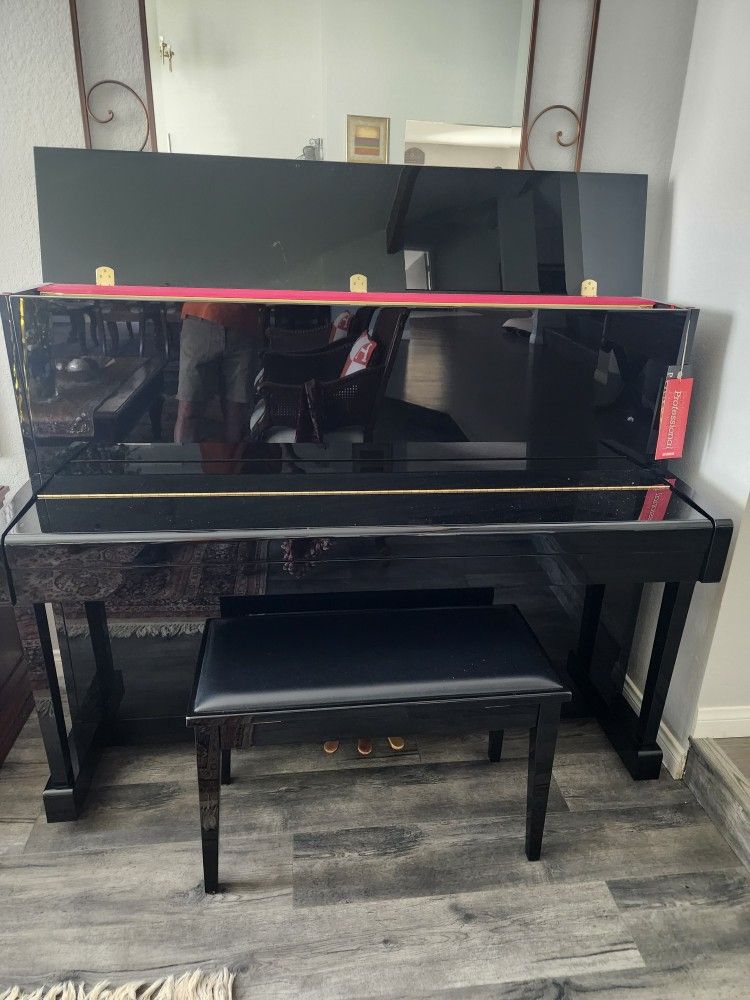 Yamaha Piano T121 PE//J.LZ. with Bench