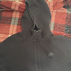 Size L Nike Tech