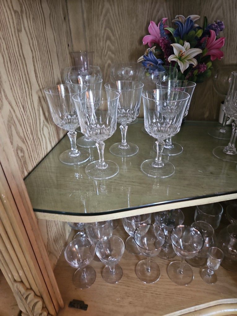 6 Vintage Wine Glasses For 40$