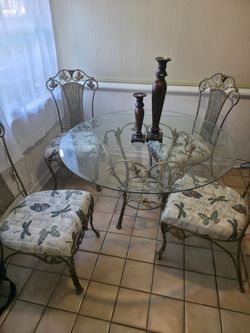 GlassTop Round Table and 4 Chairs