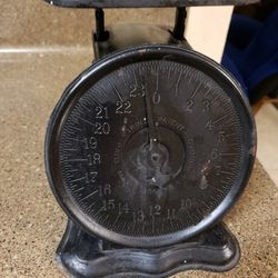  Vintage Farmhouse Triner 23 lb Scale