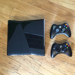 Xbox 360 (250 GB) with 1 Controller