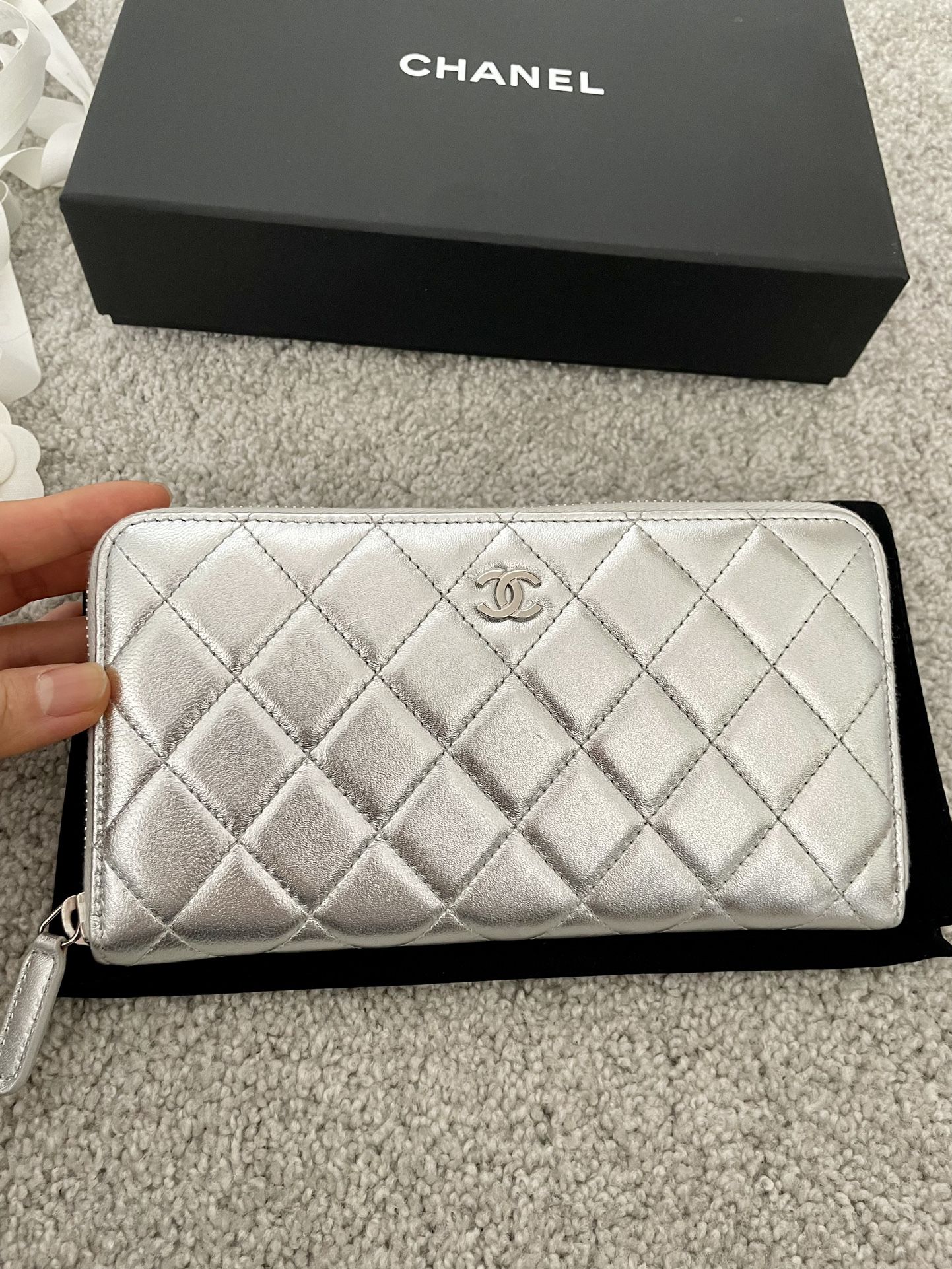 CHANEL Classic Small Flap Wallet for Sale in Los Angeles, CA - OfferUp