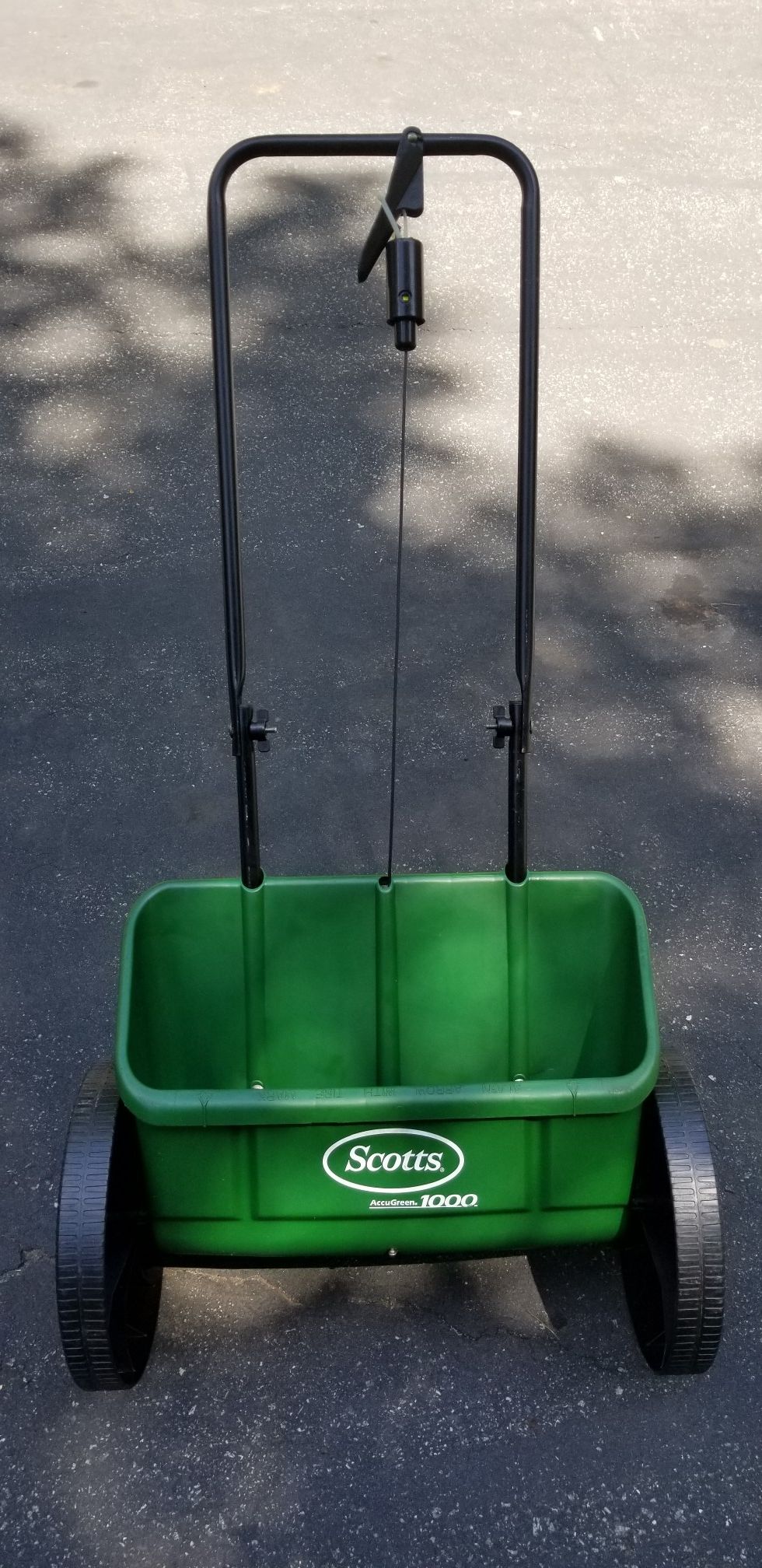 Scotts Accugreen 1000 Drop Spreader Priced to GOOO!!!