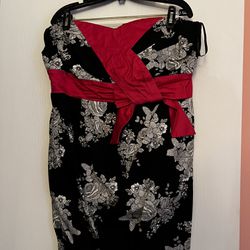 Black And White Strapless Dress With Fuchsia Accent