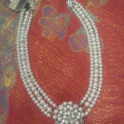 Vintage 3 Strand pearl & crystals necklace