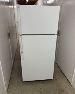 Hotpoint Refrigerator Fridge With Freezer Free Local Delivery/30 Day Warranty