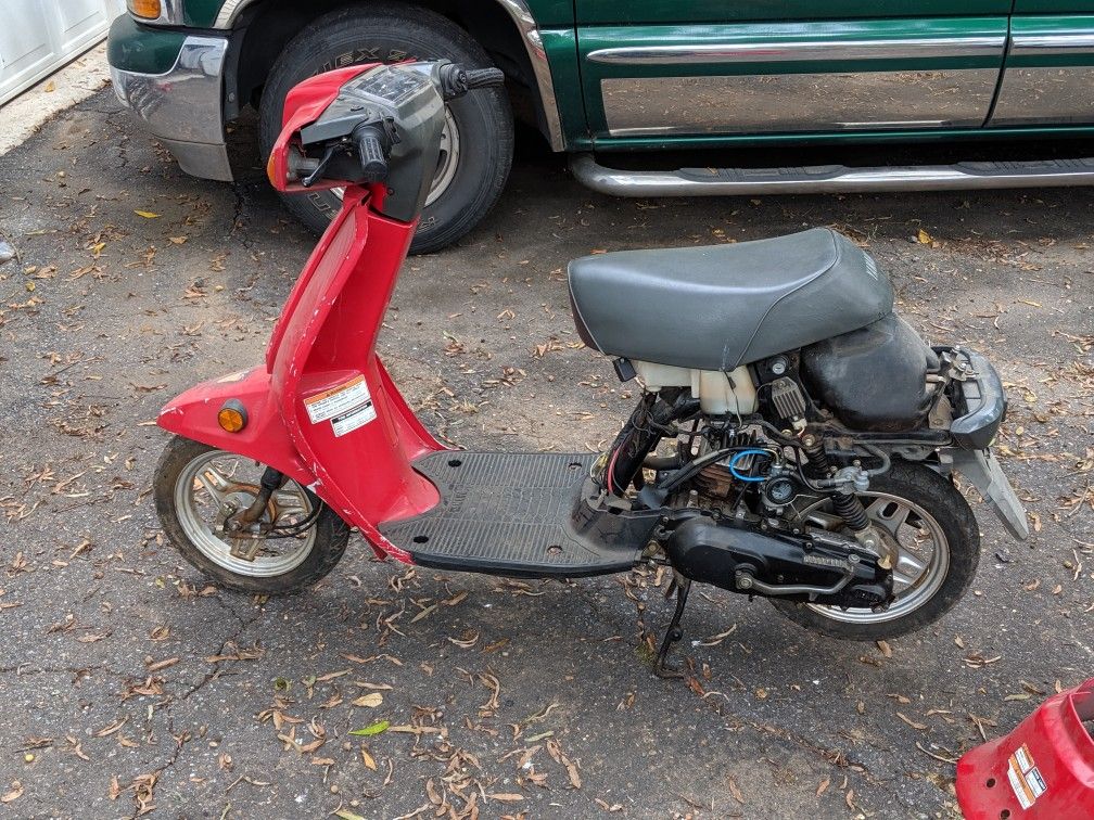 Yamaha Razz Riva 50cc scooter