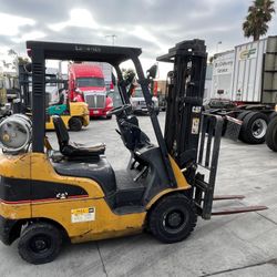 2004 Caterpillar Forklift