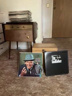 Vintage Emerson Record Player + Vinyl Bundle