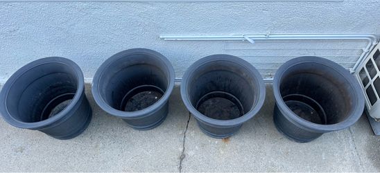 Grosfillex high-density resin planter Large dark grey planters