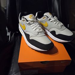 Nike
Air Max 1 'Steelers'
Men's Size 10