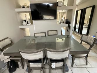 USED DINNING TABLE WITH  6 chairs need good clean up …some stains o. The table and chairs …$100 Dlls pick up