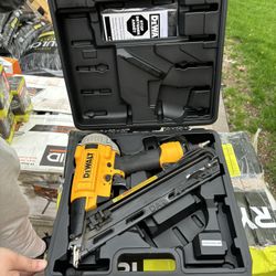 DeWalt Pneumatic 15-Gauge DA NAILER